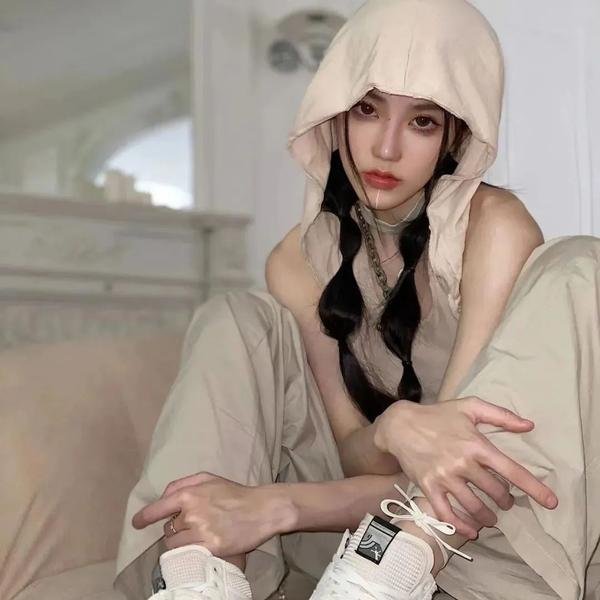 一位站立的人